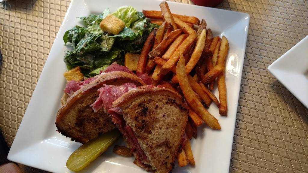 Charlotte Annes Restaurant | restaurant | 390 Queen St, Peterborough, ON K9J 4X8, Canada | 7057422944 OR +1 705-742-2944