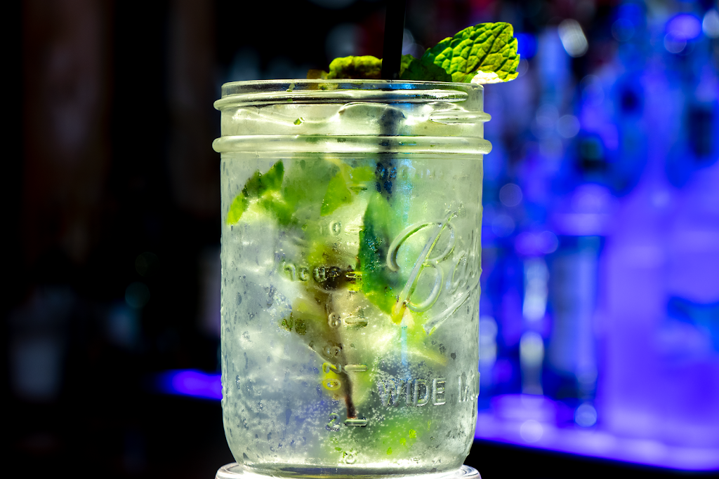 Fireside Bar & Grill | restaurant | 385 Boston Post Rd, Orange, CT 06477, USA | 4752099411 OR +1 475-209-9411