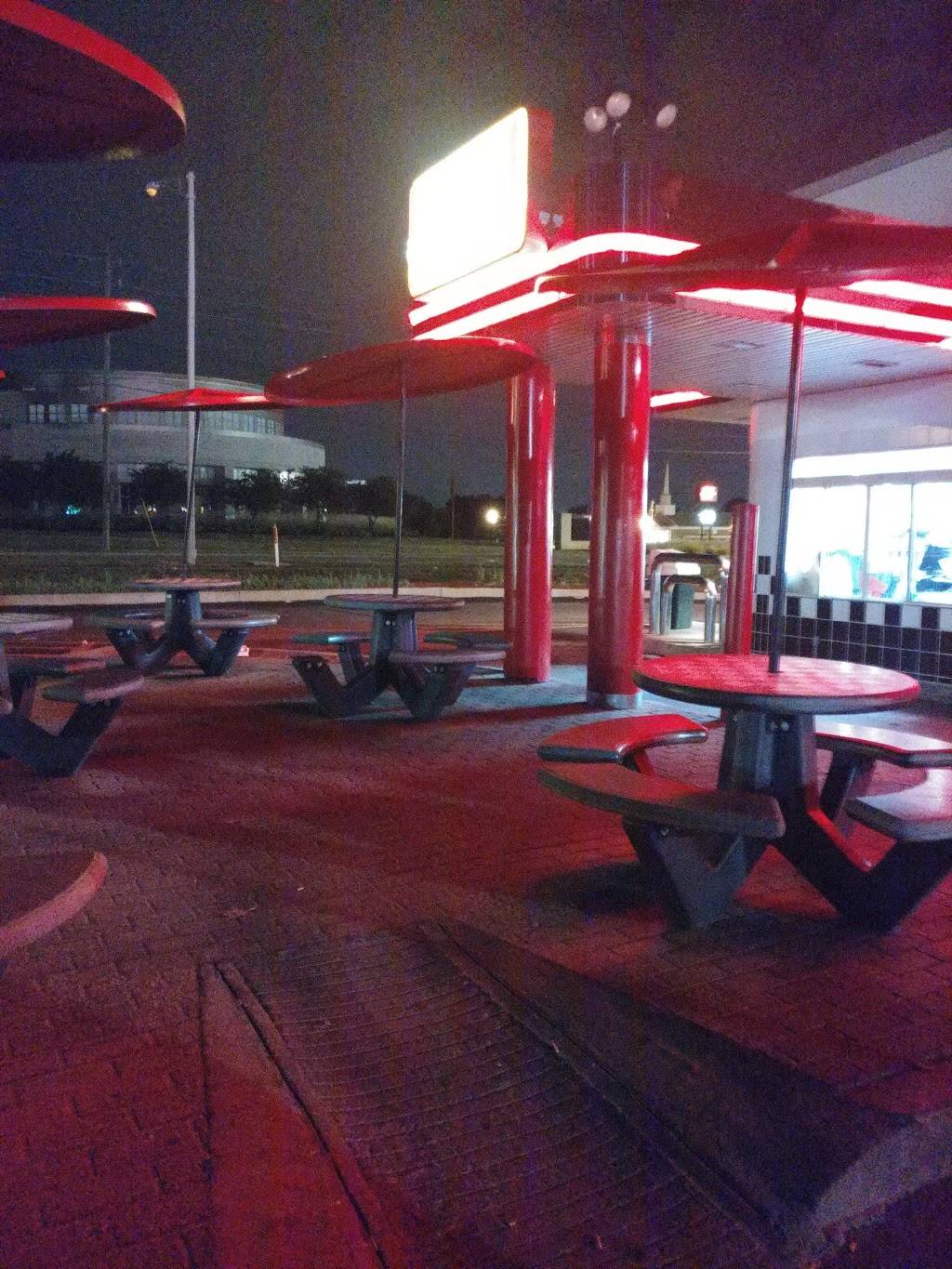 Rallys | restaurant | 7311 W 10th St, Indianapolis, IN 46214, USA | 3172711174 OR +1 317-271-1174