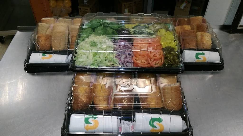 Subway | restaurant | 613 S Beckham Ave, Tyler, TX 75701, USA | 9035922300 OR +1 903-592-2300