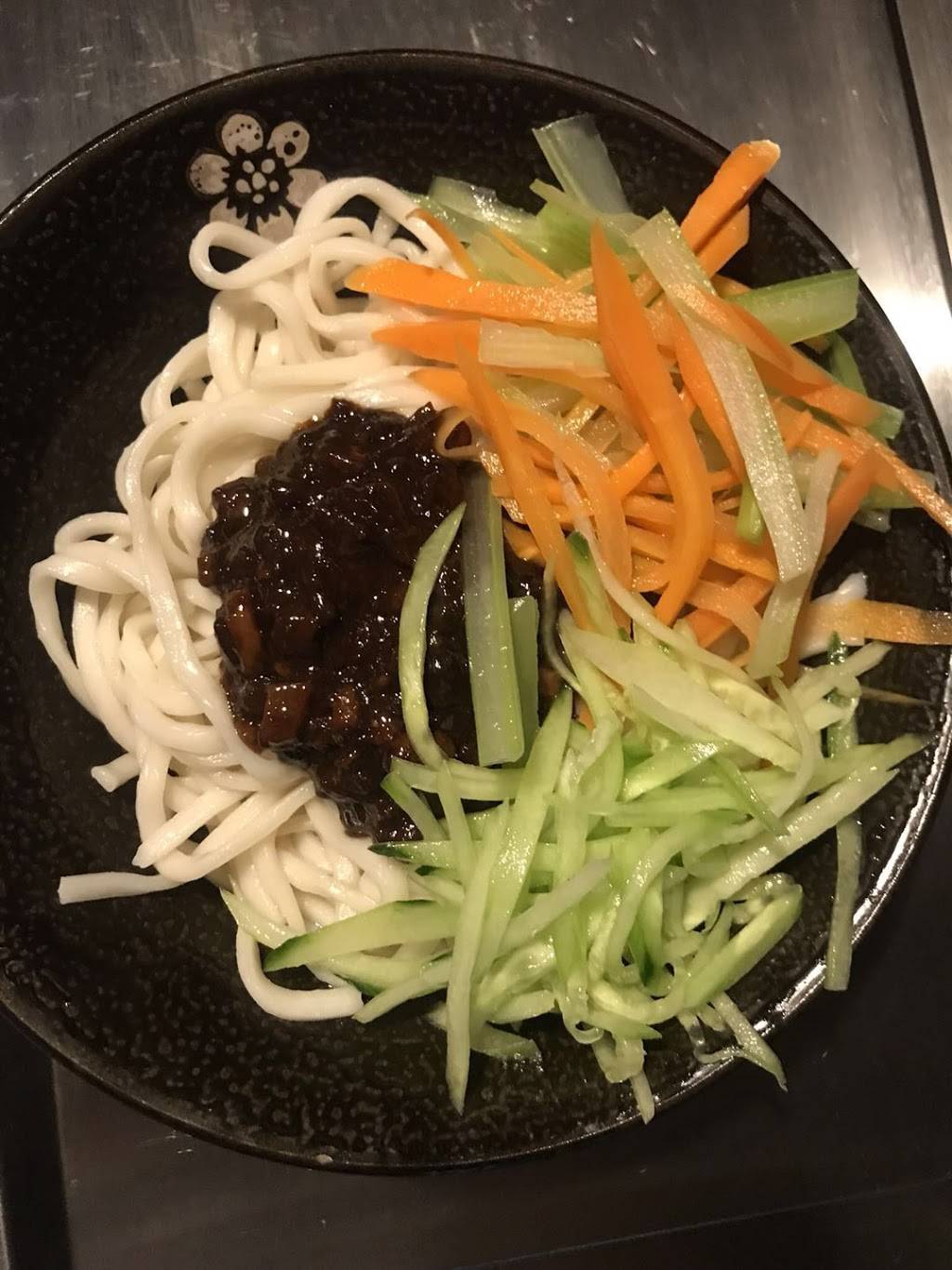 Nüjoy Chinese Restaurant & Bar | restaurant | 11311 Euclid Ave, Cleveland, OH 44106, USA | 2169997016 OR +1 216-999-7016