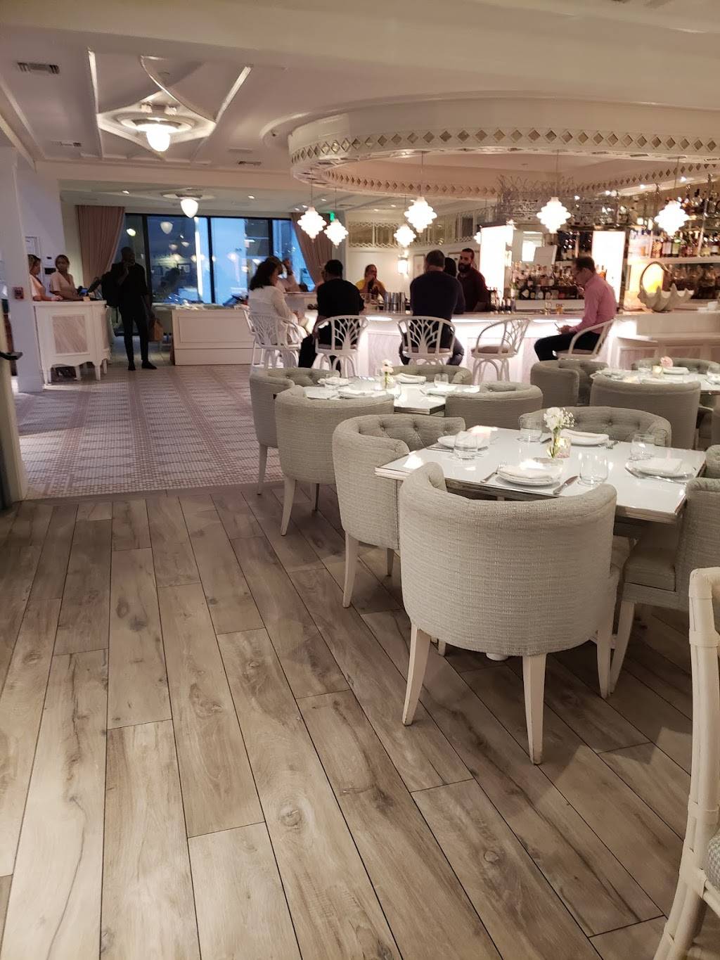 Swan | restaurant | 90 NE 39th St, Miami, FL 33137, USA | 3057040994 OR +1 305-704-0994