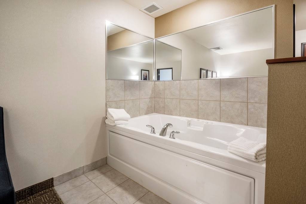 Par4 Resort | restaurant | 201 Foxfire Dr, Waupaca, WI 54981, USA | 7152569000 OR +1 715-256-9000