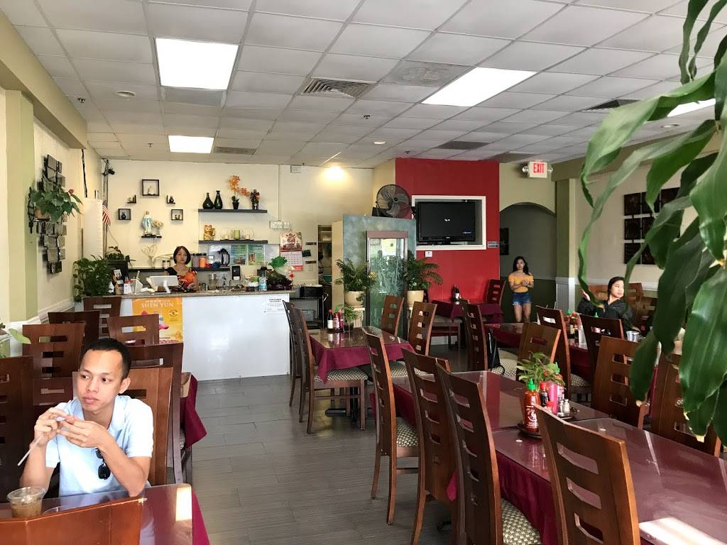 Huong Viet Vietnamese Restaurant | restaurant | 5286 W Colonial Dr, Orlando, FL 32808, USA | 4077309835 OR +1 407-730-9835