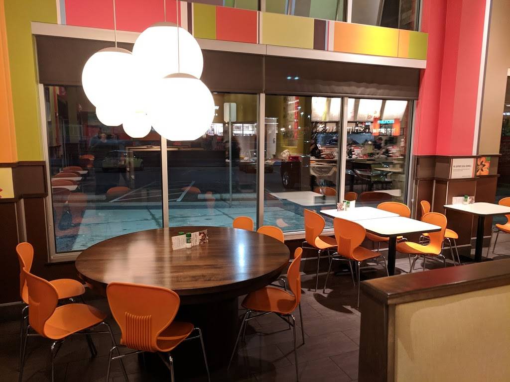 Zoës Kitchen | restaurant | 6405 W 135th St, Overland Park, KS 66223, USA | 9138515225 OR +1 913-851-5225