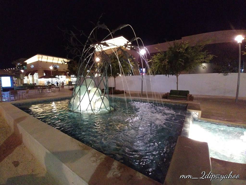 Oxnard Levity Live Comedy Club | restaurant | 591 Collection Blvd, Oxnard, CA 93036, USA | 8054575550 OR +1 805-457-5550