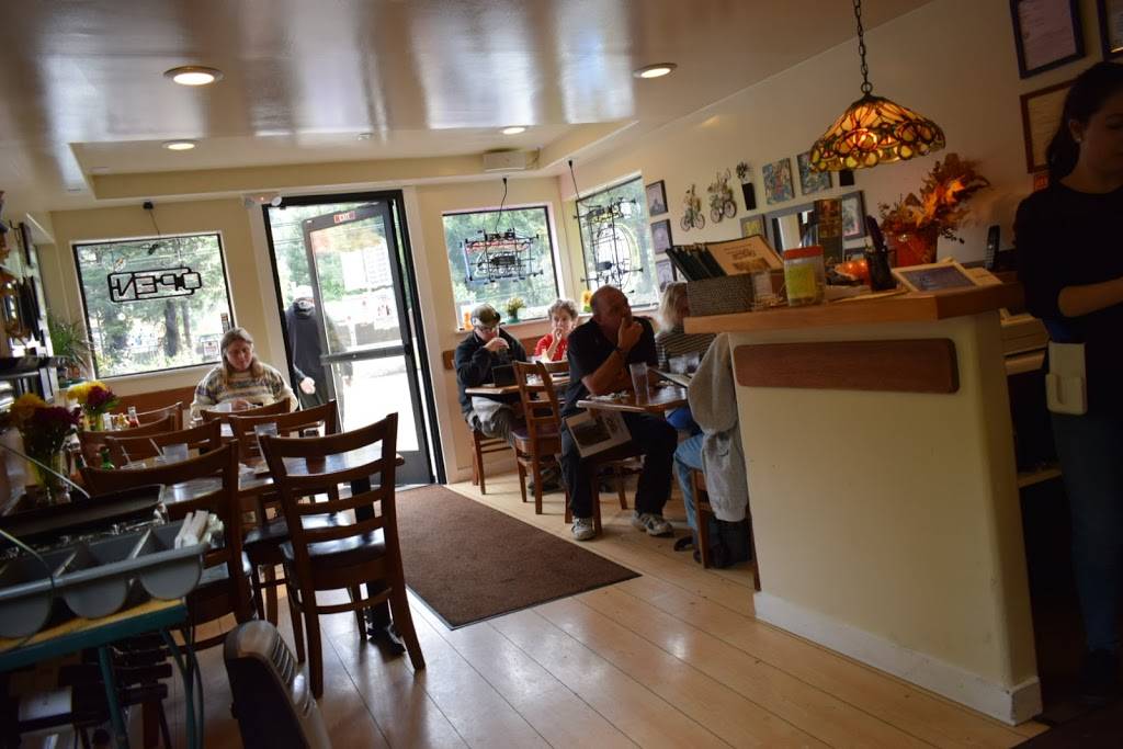 Garden Grill | restaurant | 17132 CA-116, Guerneville, CA 95446, USA | 7078693922 OR +1 707-869-3922