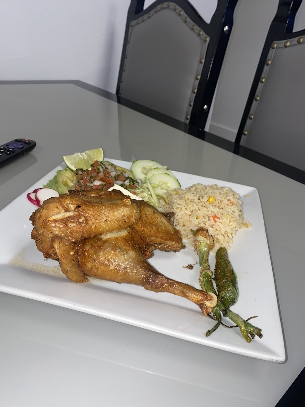 Mi Pueblito Cafetería & Pupusaria | restaurant | 109 Walton Ferry Rd Ste D, Hendersonville, TN 37075, USA | 6154473134 OR +1 615-447-3134