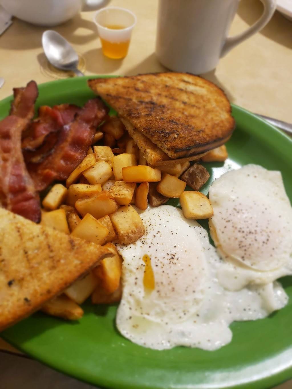 Blakes Restaurant DW | restaurant | 53 Hooksett Rd, Manchester, NH 03104, USA | 6036271110 OR +1 603-627-1110