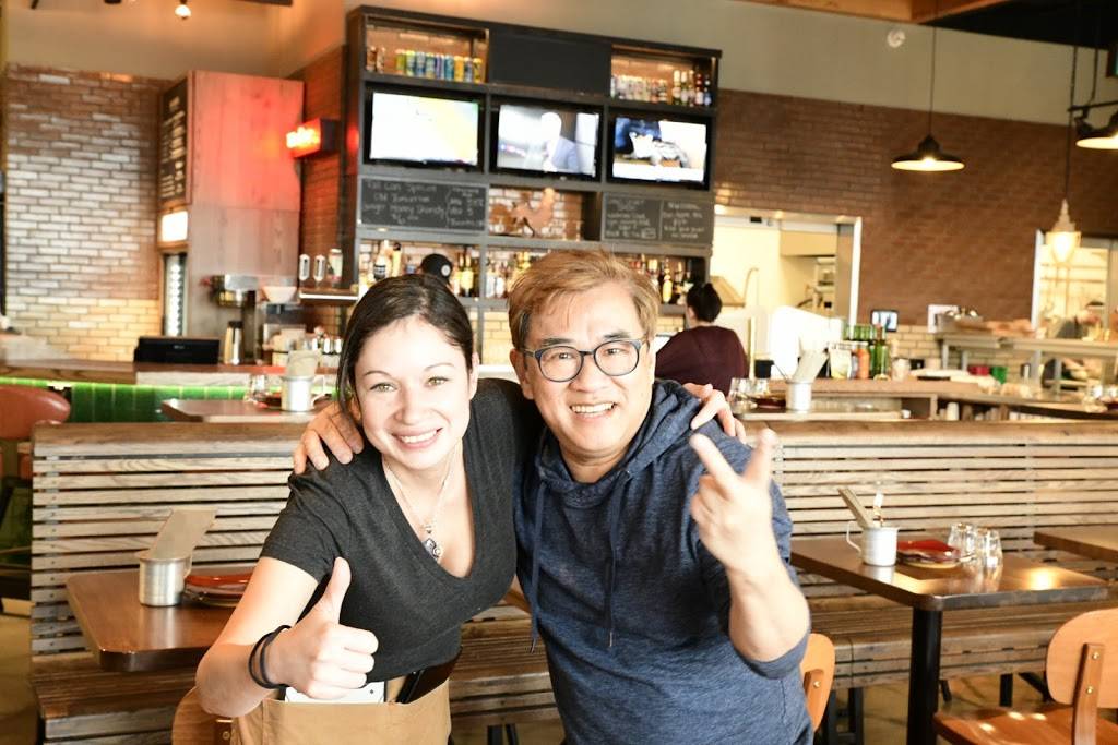 Union Chicken | restaurant | 17600 Yonge St, Newmarket, ON L3Y 4Z1, Canada | 9052357760 OR +1 905-235-7760