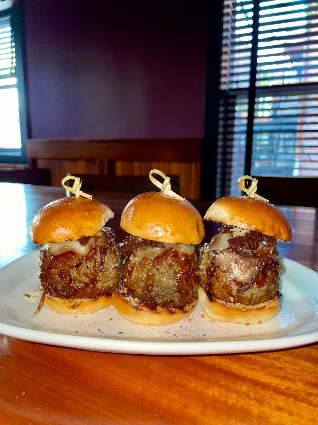 Lolas | restaurant | 711 8th St SE, Washington, DC 20003, USA | 2028473523 OR +1 202-847-3523