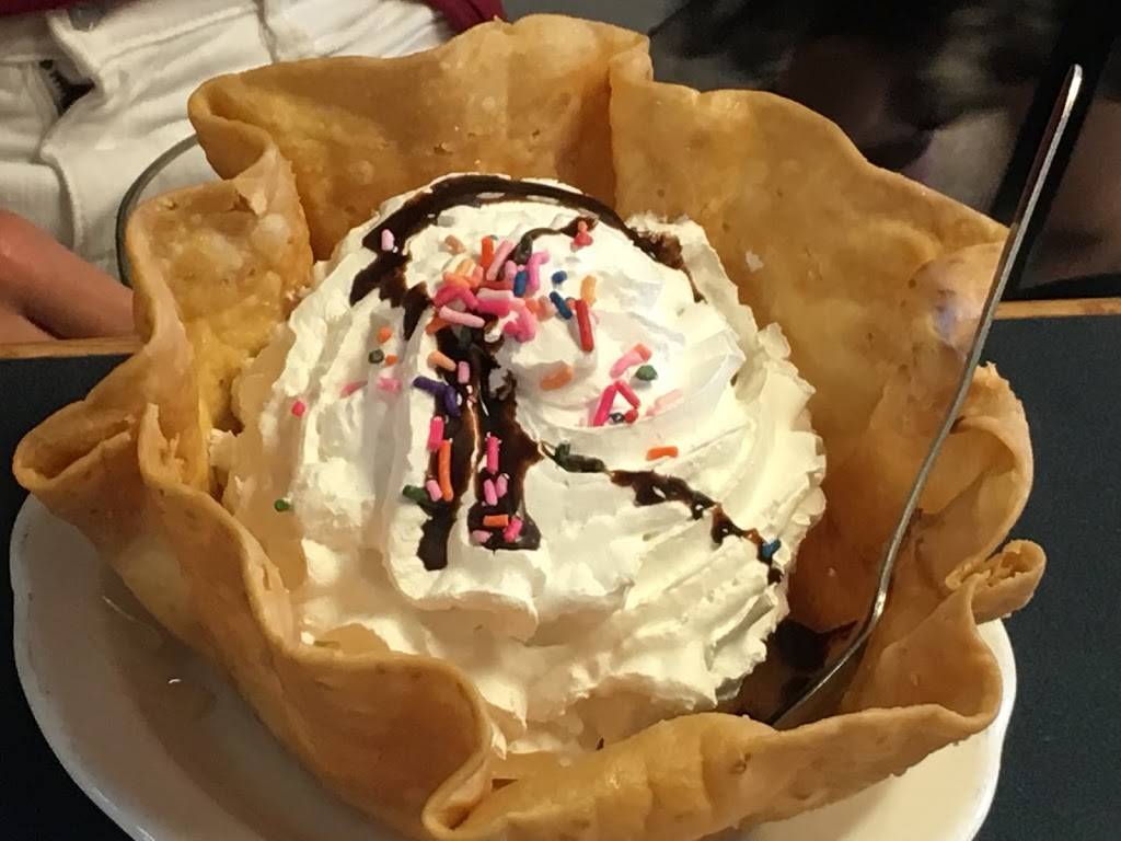 Charritos Plaza | restaurant | 202 E 10th St, Eudora, KS 66025, USA | 7856155095 OR +1 785-615-5095