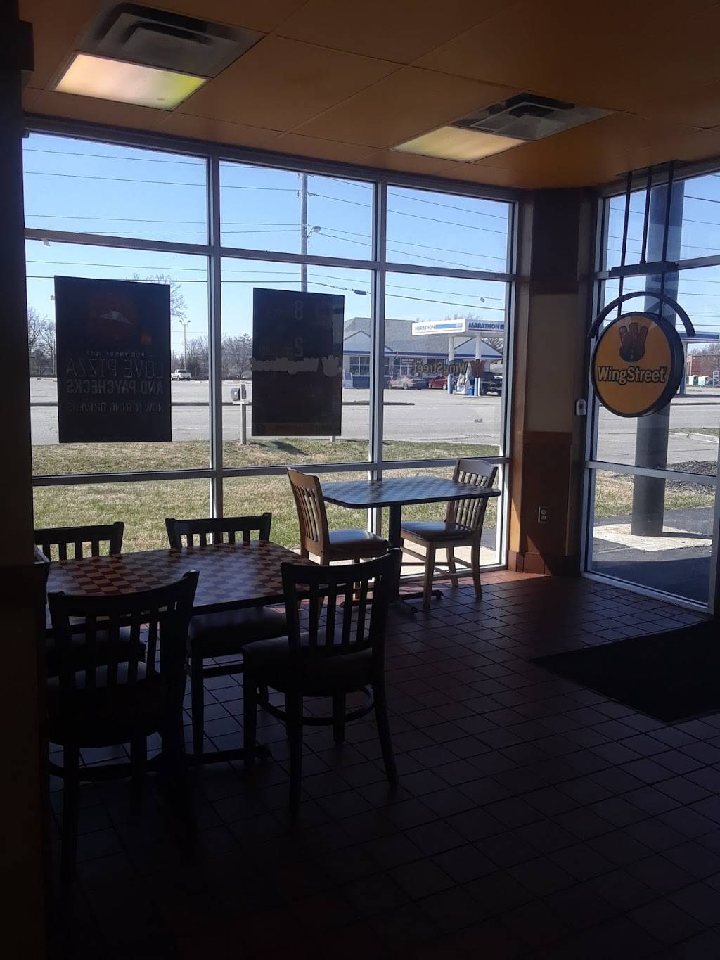 Pizza Hut | restaurant | 4537 Shadeland Ave, Indianapolis, IN 46226, USA | 3175477676 OR +1 317-547-7676