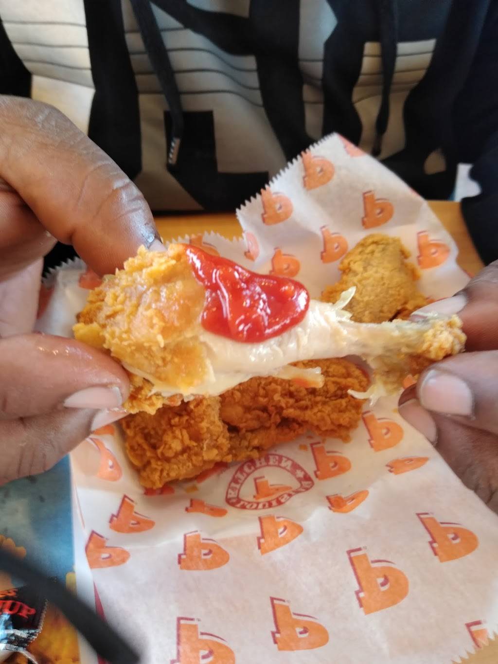 Popeyes Louisiana Kitchen | restaurant | 3551 S US Hwy 41, Terre Haute, IN 47802, USA | 8122352850 OR +1 812-235-2850