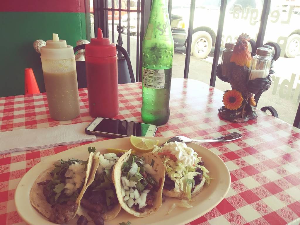 Tortilleria Los Gallitos | restaurant | 2261 Singleton Blvd, Dallas, TX 75212, USA | 2148790080 OR +1 214-879-0080