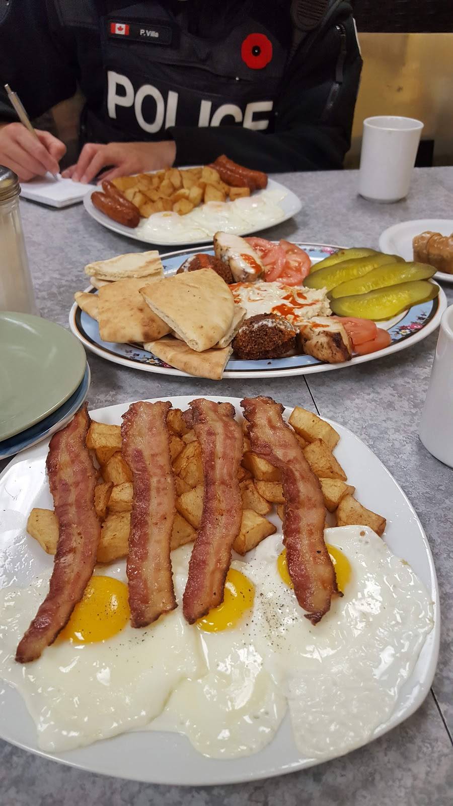 The Eagle Twins | restaurant | 954 St Clair Ave W, Toronto, ON M6E 1A1, Canada | 4165365454 OR +1 416-536-5454