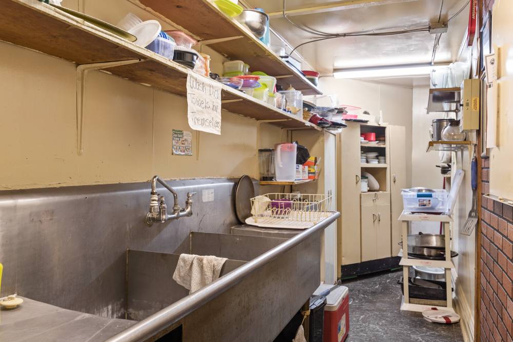 Vals Place - Two Doors Down | restaurant | 1 S Meridian St, Redkey, IN 47373, USA | 7653693912 OR +1 765-369-3912