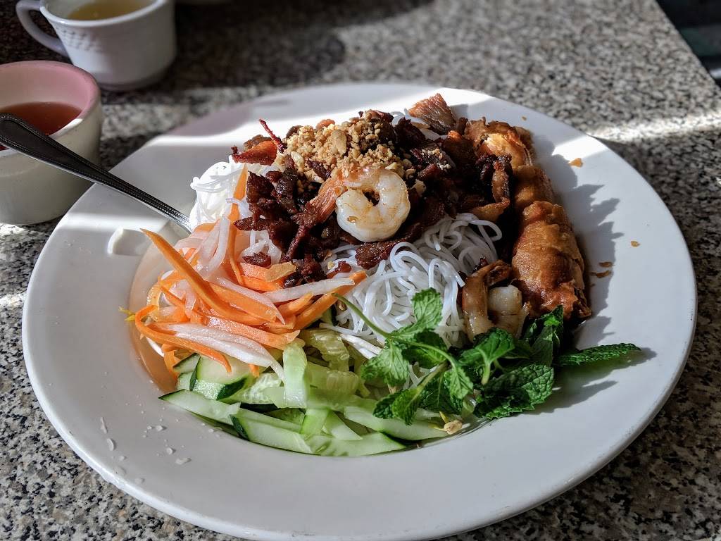 Pho Saigon | restaurant | 2946 Poplar Ave, Memphis, TN 38111, USA | 9014581644 OR +1 901-458-1644