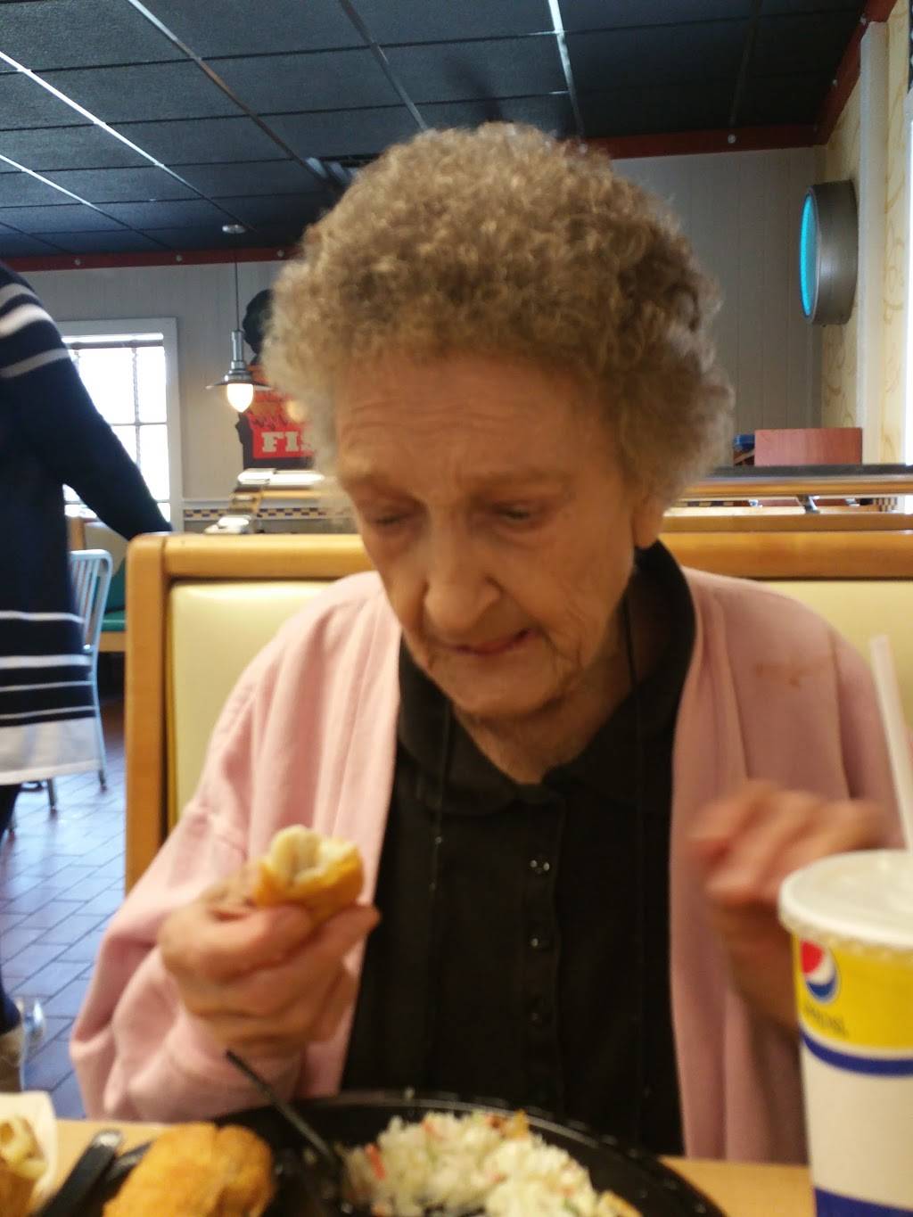 Long John Silvers | restaurant | 3301 E Washington St, Indianapolis, IN 46201, USA | 3176349886 OR +1 317-634-9886