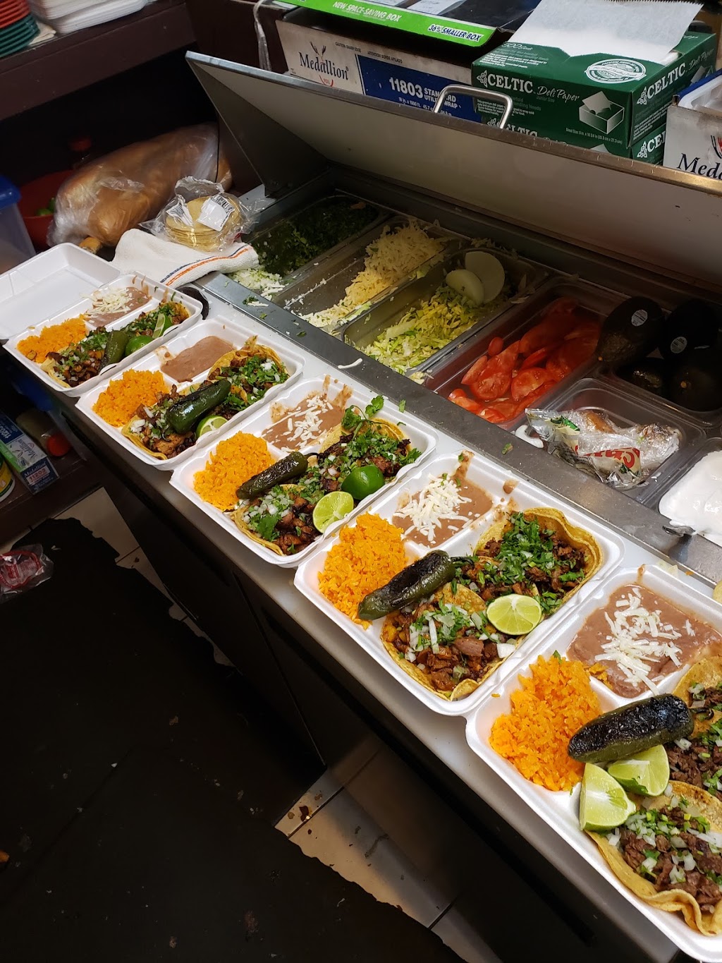 Taqueria El Heredero | restaurant | 2624 W North Ave, Chicago, IL 60647, USA | 7736878847 OR +1 773-687-8847