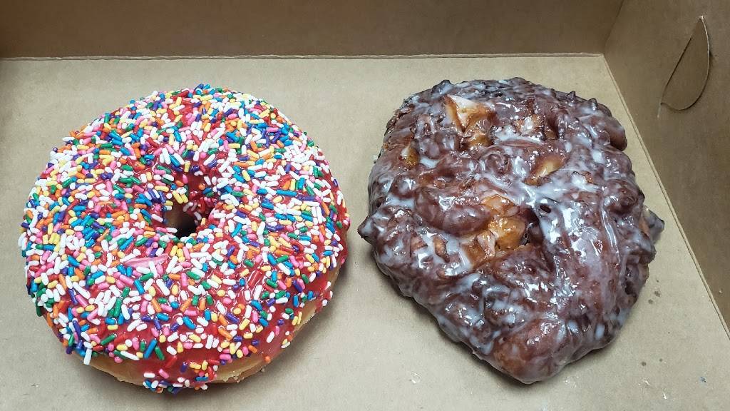 Zuris Donutz | bakery | 7600 196th St SW #850, Lynnwood, WA 98036, USA | 4255828803 OR +1 425-582-8803