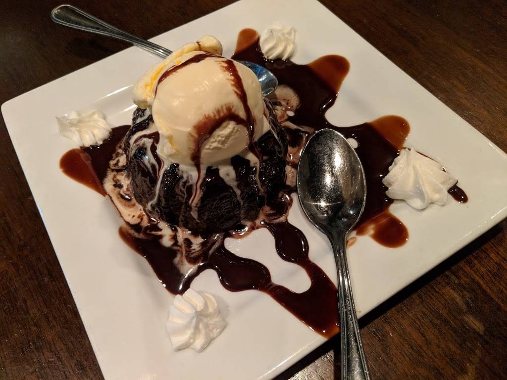 Shooter McGees | restaurant | 5239 Duke St, Alexandria, VA 22304, USA | 7037519266 OR +1 703-751-9266