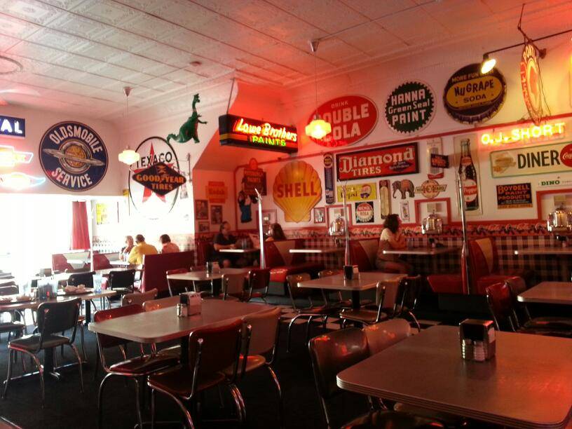 Moms Diner | restaurant | 213 N Defiance St, Archbold, OH 43502, USA | 4194455060 OR +1 419-445-5060