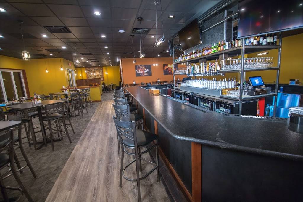 Finleys Tap House | restaurant | 3236 Ginger Creek Dr, Springfield, IL 62711, USA | 2175721996 OR +1 217-572-1996