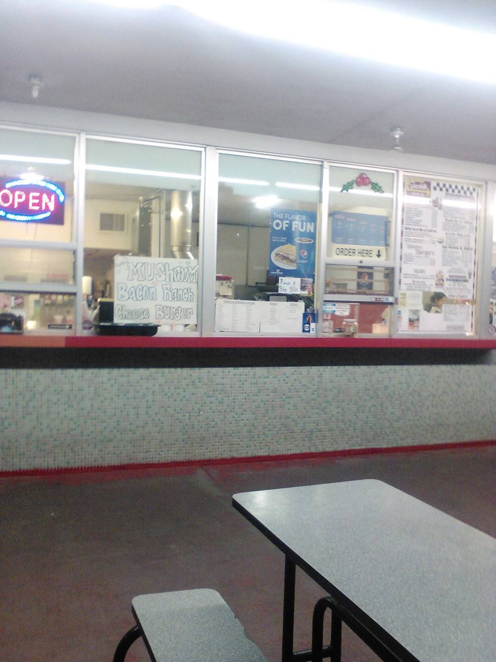 Sno-White Drive In | restaurant | 3442 Atchison St, Riverbank, CA 95367, USA | 2098696833 OR +1 209-869-6833