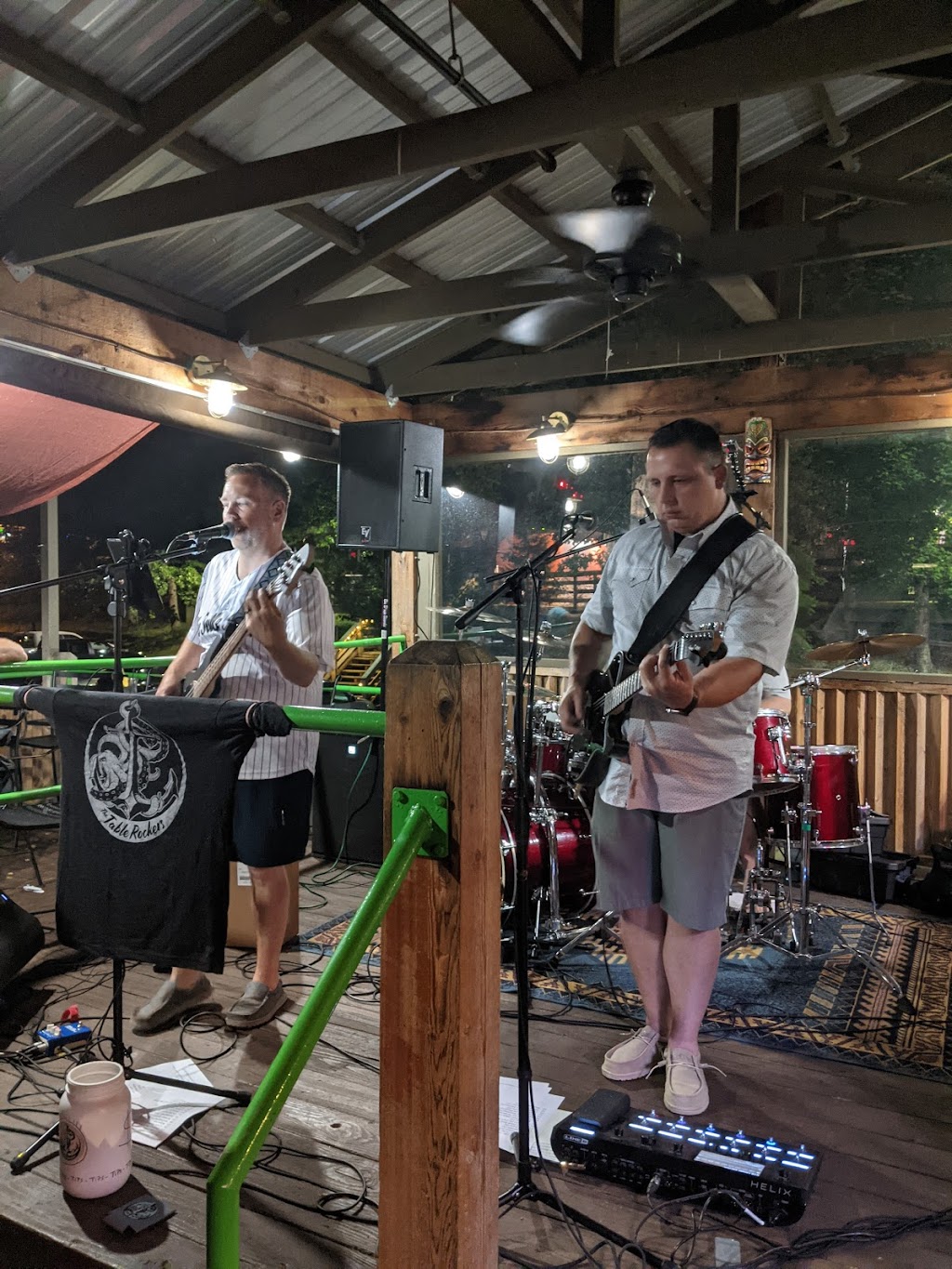 Crazy Craigs Treehouse | restaurant | 1924 76 Country Blvd, Branson, MO 65616, USA | 4173347003 OR +1 417-334-7003