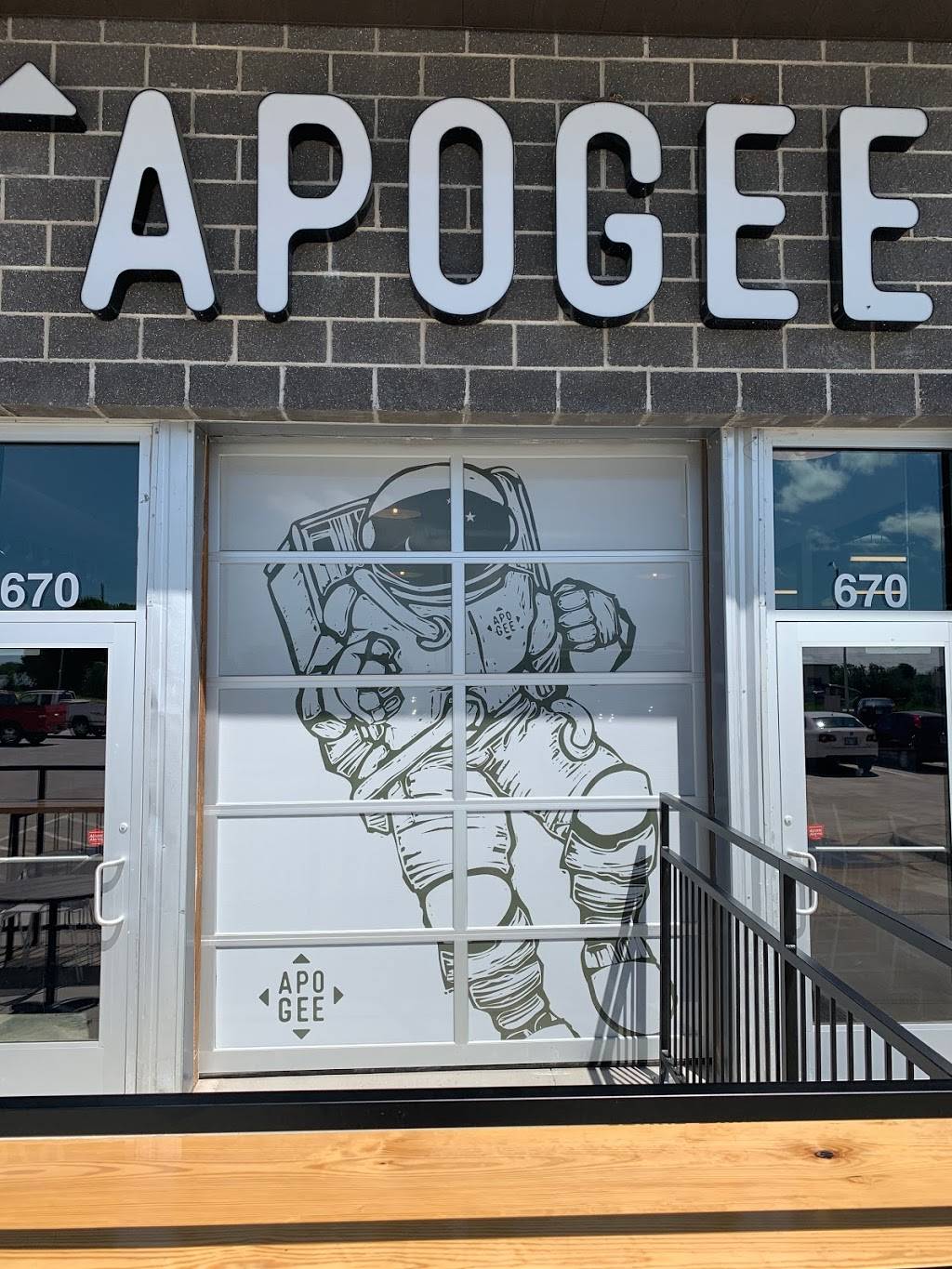 Apogee Coffee and Draft | restaurant | 670 N Central St, Olathe, KS 66061, USA | 9134904455 OR +1 913-490-4455