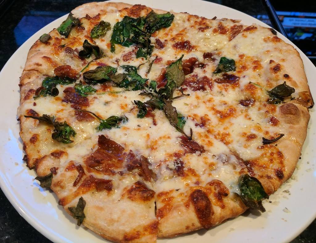 Gilroys Kitchen + Pub + Patio | restaurant | 1238 8th St, West Des Moines, IA 50265, USA | 5158091727 OR +1 515-809-1727