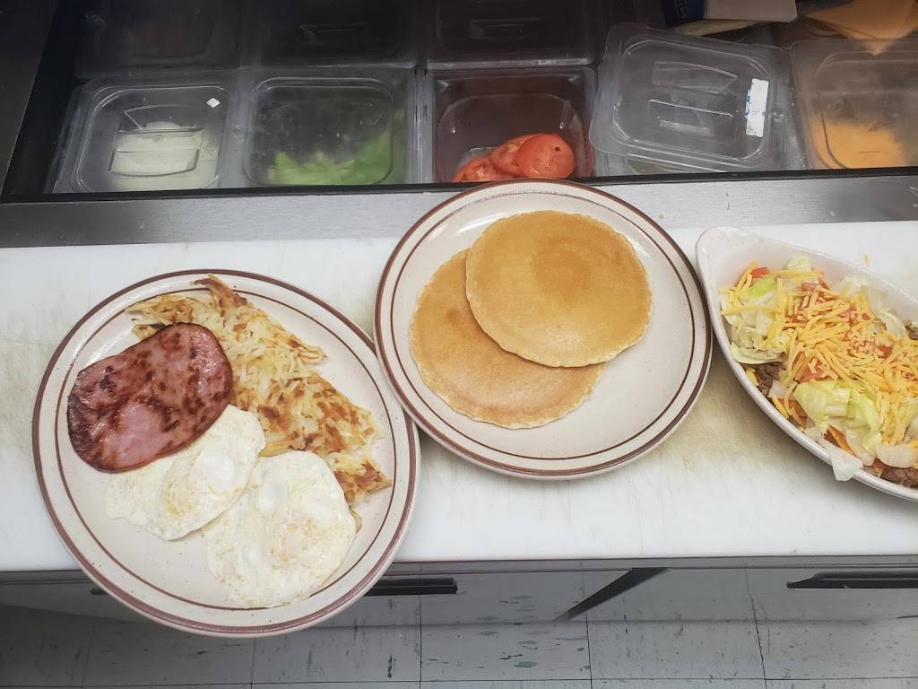 The Family Cafe | restaurant | 3900 E 14th St, Des Moines, IA 50313, USA | 5152142995 OR +1 515-214-2995