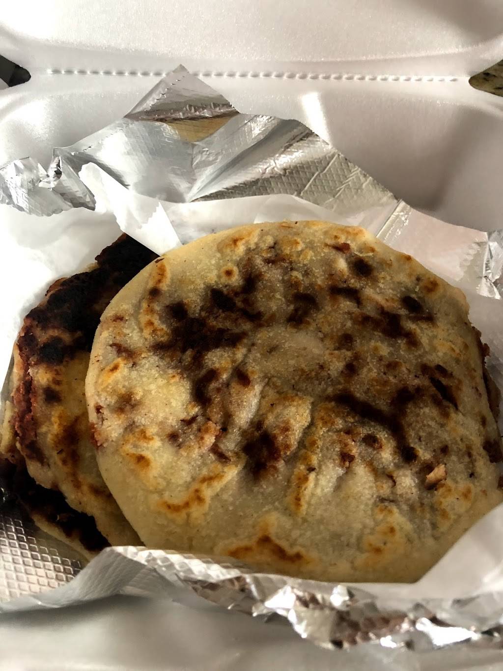 Deli Pupuseria Salvadoreña | restaurant | 10929 SW 186th St, Miami, FL 33157, USA | 3052552977 OR +1 305-255-2977