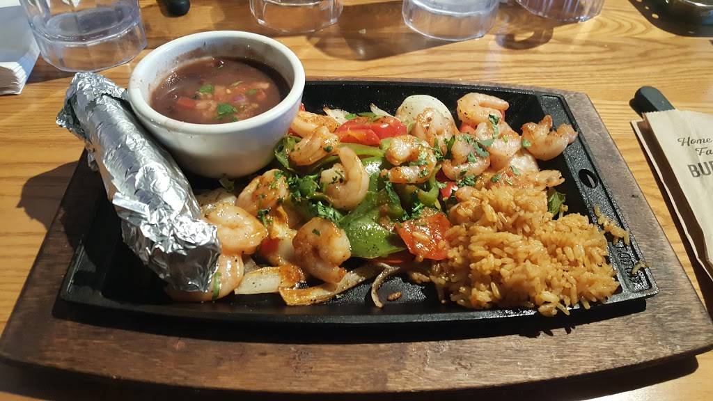 Chilis Grill & Bar | meal takeaway | 1079 N National Rd, Columbus, IN 47201, USA | 8123487596 OR +1 812-348-7596