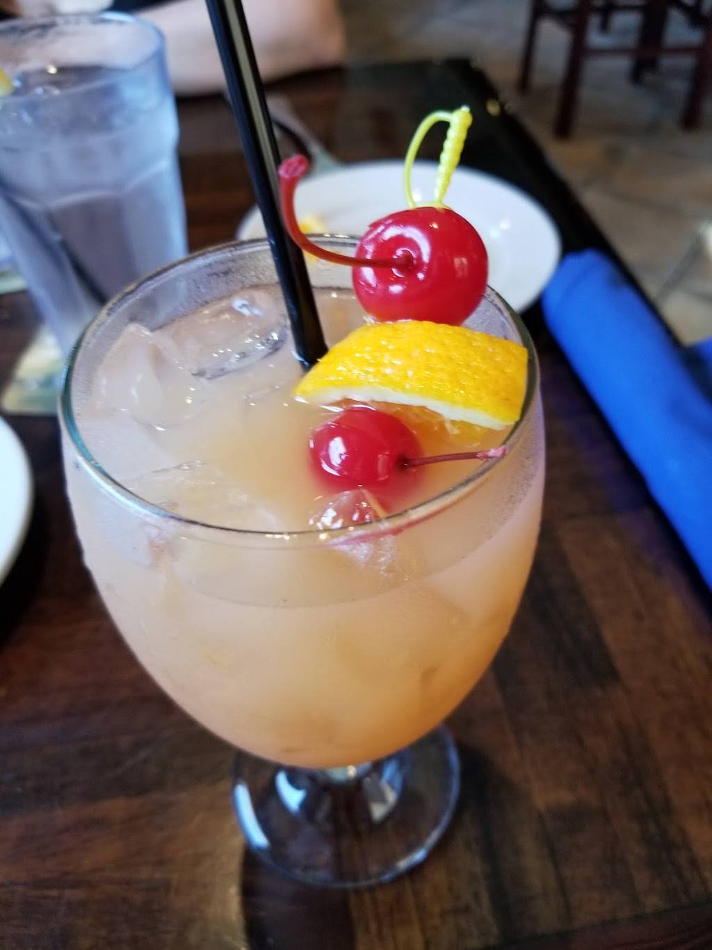 Sharkys Seagrill | restaurant | 2519 Gulf Dr N, Bradenton Beach, FL 34217, USA | 9417799151 OR +1 941-779-9151