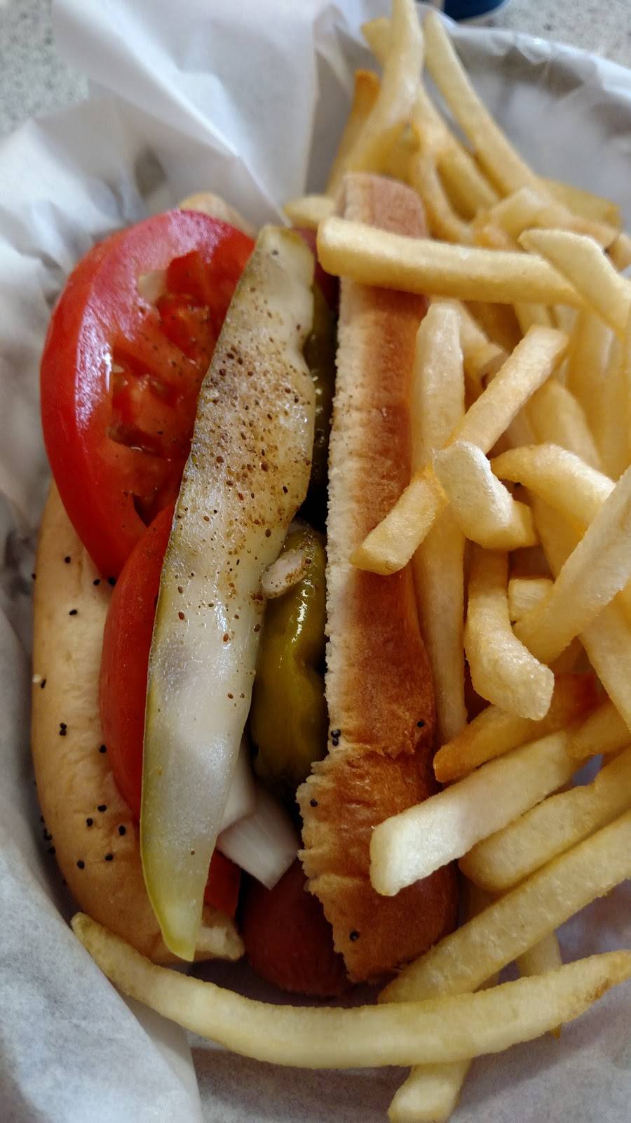 Southtown Hot Dogs | restaurant | 103 E Vallette St, Elmhurst, IL 60126, USA | 6308324550 OR +1 630-832-4550