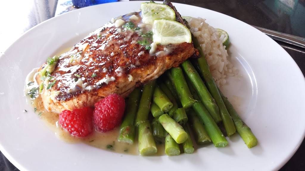 Hurricane Charleys Raw Bar & Grill | restaurant | 300 W Retta Esplanade, Punta Gorda, FL 33950, USA | 9416399695 OR +1 941-639-9695