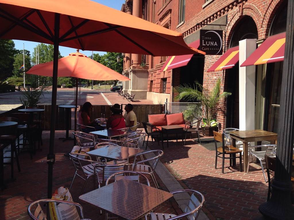 Terra Luna Cafe | restaurant | 225 Essex St #1, Lawrence, MA 01840, USA | 9787477989 OR +1 978-747-7989