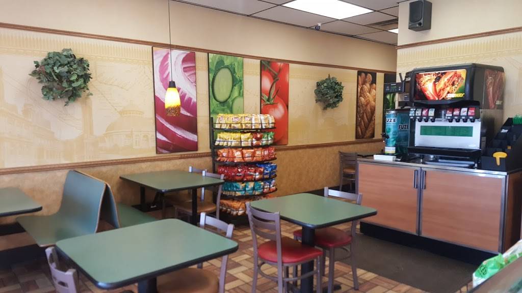 Subway | restaurant | 101 N Main St, Cuba City, WI 53807, USA | 6087447342 OR +1 608-744-7342