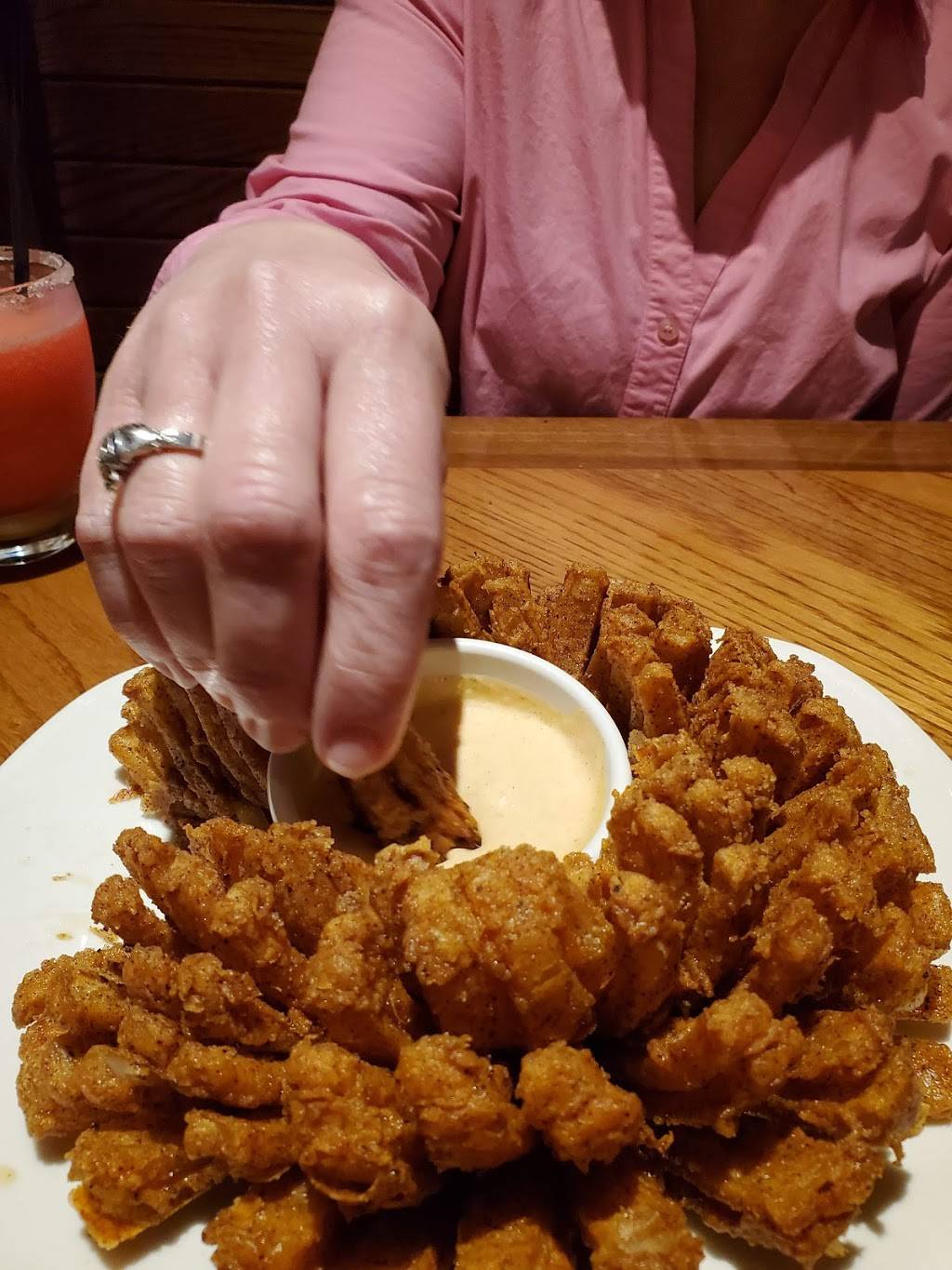 Outback Steakhouse | restaurant | 9710 Riverside Pkwy, Tulsa, OK 74137, USA | 9182990069 OR +1 918-299-0069