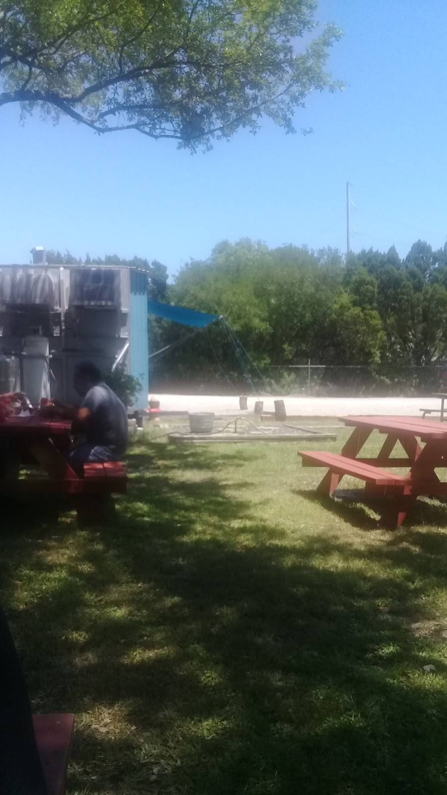 Bee Caves B-B-Q | restaurant | 8414 Bee Caves Rd, Austin, TX 78746, USA | 5123069040 OR +1 512-306-9040