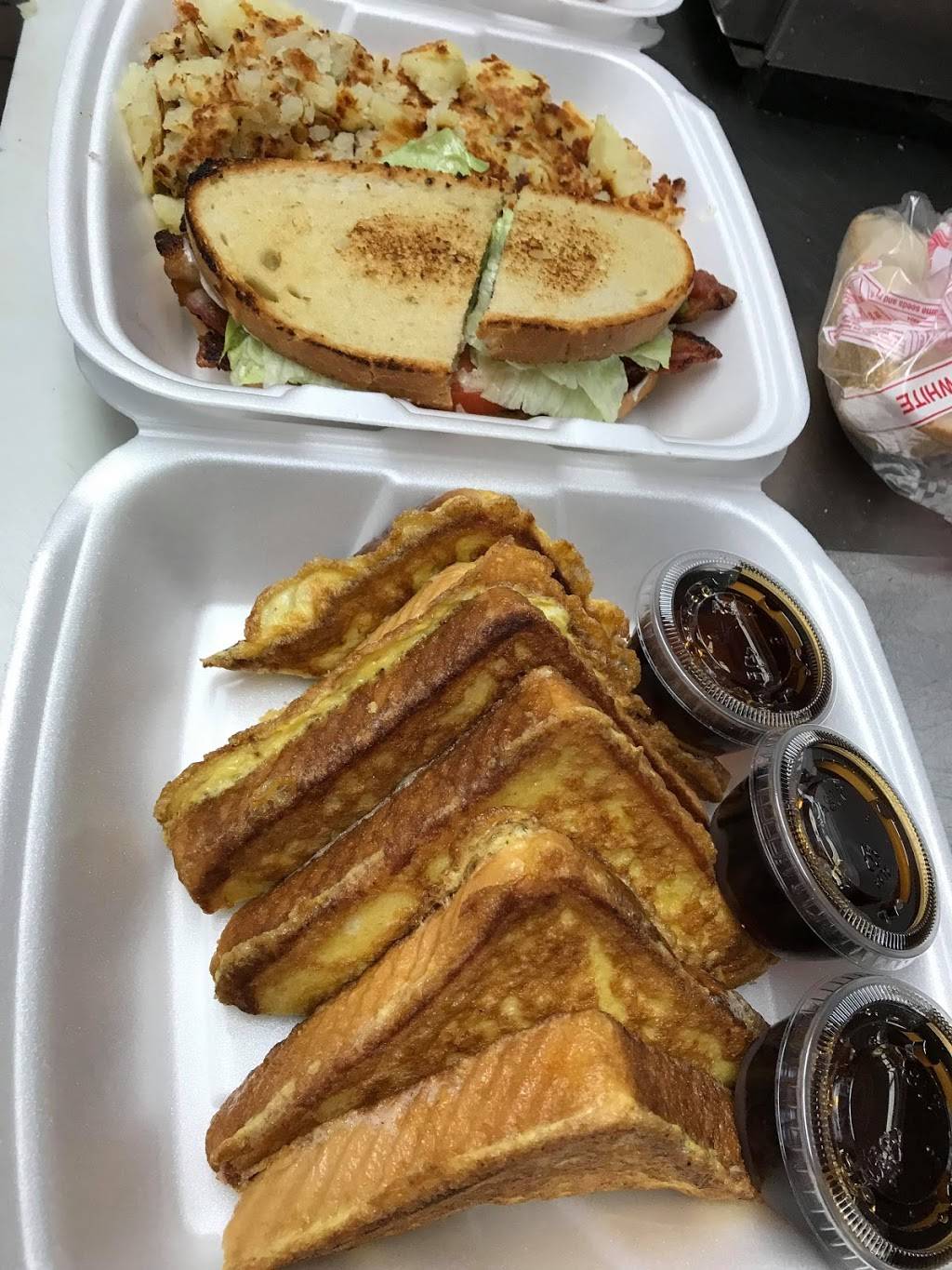 Robertos Family Restaurant | restaurant | 27701 Orchard Lake Rd, Farmington Hills, MI 48334, USA | 2488481348 OR +1 248-848-1348