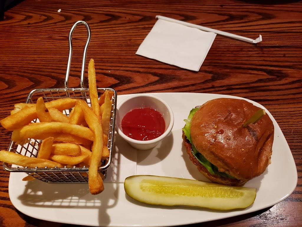 Village Tavern | restaurant | 221 Reynolda Village, Winston-Salem, NC 27106, USA | 3367480221 OR +1 336-748-0221