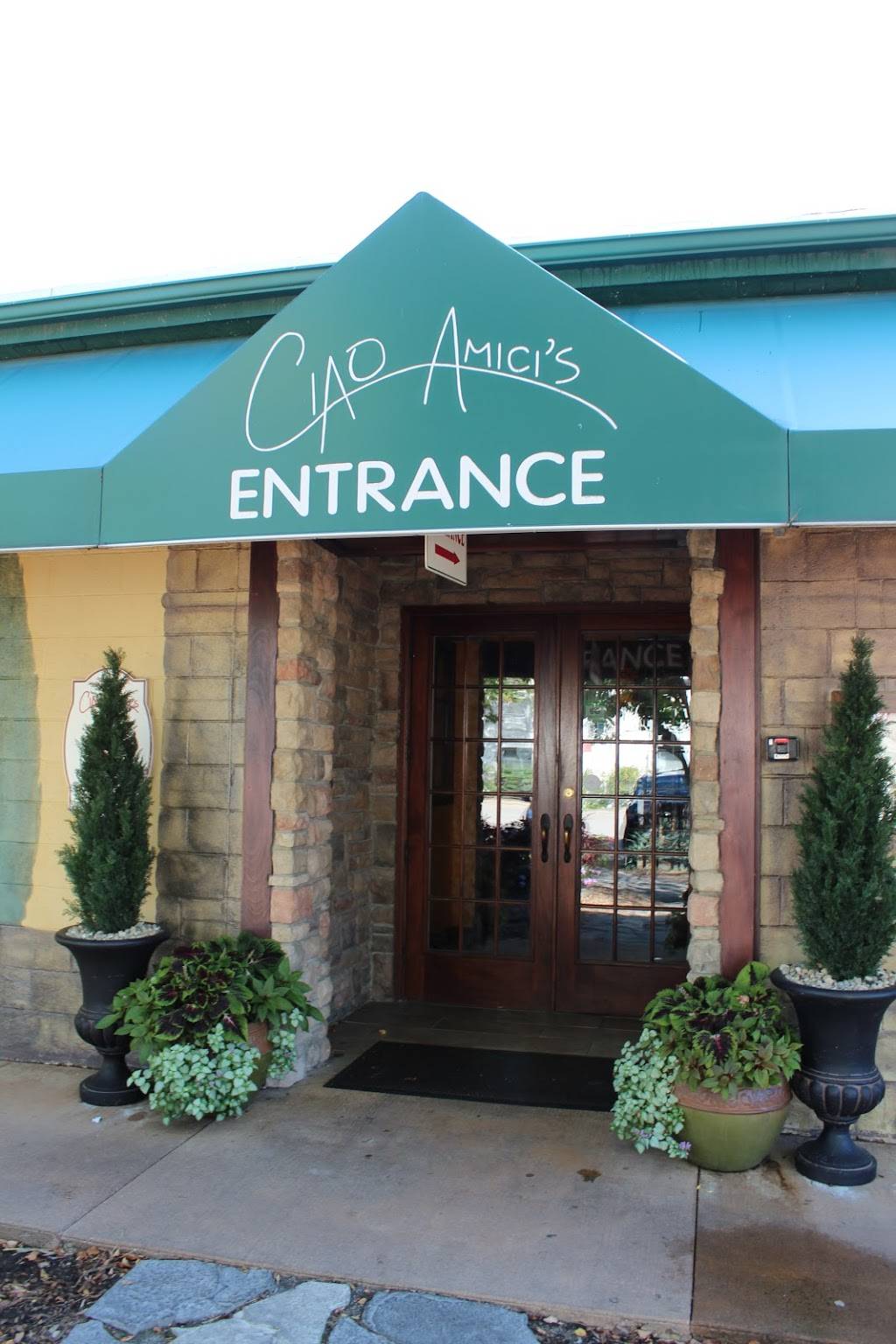Ciao Amicis | restaurant | 217 W Main St, Brighton, MI 48116, USA | 8102279000 OR +1 810-227-9000