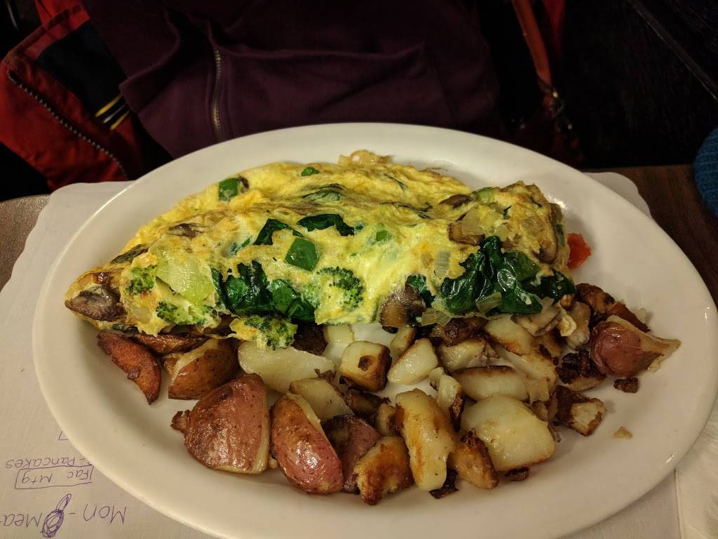 Inbetween Cafe | restaurant | 56 English Plaza, Red Bank, NJ 07701, USA | 7327419684 OR +1 732-741-9684