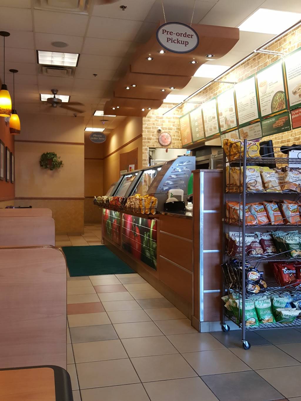 Subway | restaurant | Uptown Centre, 1900 Appleby Line Unit 4 Building 1, Burlington, ON L7L 0B7, Canada | 9053325900 OR +1 905-332-5900