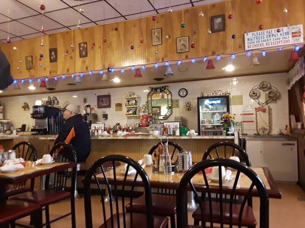 Town & Country Restaurant | restaurant | 17 N Ayer St, Harvard, IL 60033, USA | 8159436606 OR +1 815-943-6606