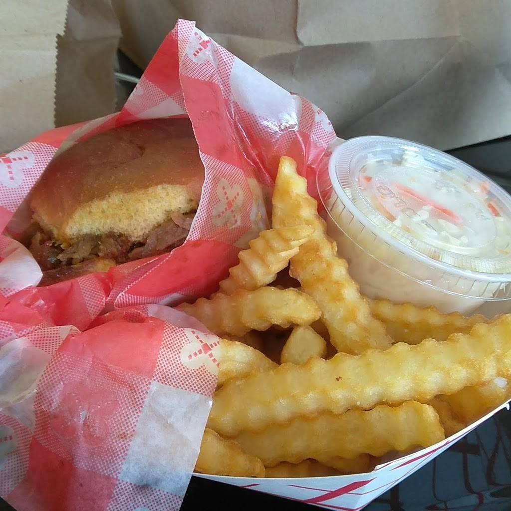 Drumstik Bar-B-Q | restaurant | 4189 Main St, Bridgeport, CT 06606, USA | 2033746151 OR +1 203-374-6151