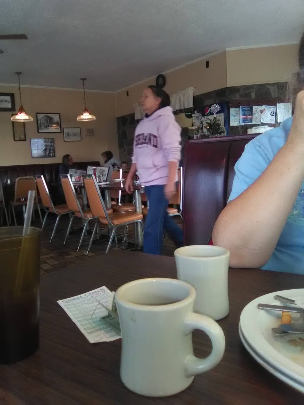 Lynnas Grill | restaurant | 3728 Winston Ave, Covington, KY 41015, USA | 8592914910 OR +1 859-291-4910